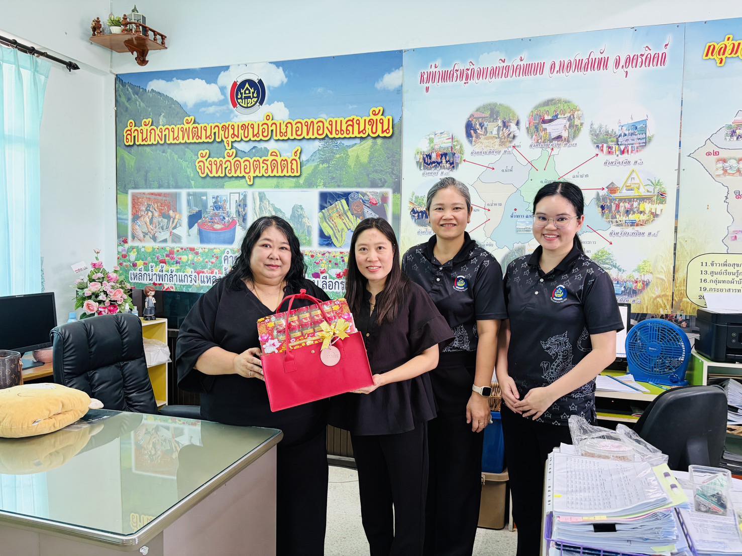 🎉🎁 สพอ.ทองแสนขัน มอบกระเช้าสวัสดีปีใหม่ เนื่องในโอกาสวาระวันขึ้นปีใหม่ พ.ศ. 2569 🎁🎉