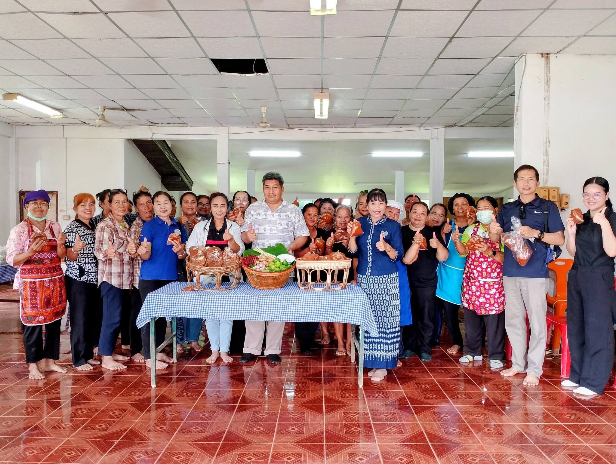  👨🏻🤝👩🏻‍💼 สพอ.ทองแสนขัน ร่วมกับ คณะกรรมการพัฒนาสตรีอำเภอทองแสนขัน ดำเนินโครงการสนับสนุนกิจกรรมตามแผนการขับเคลื่อนการขจัดความยากจน 👍🏻